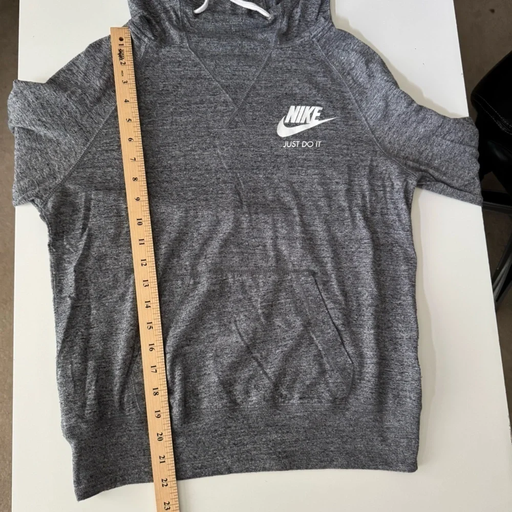 Nike Vintage Gym Long Sleeve Hooded Shirt Women’s size medium